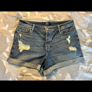 Hollister Vintage Stretch High-Rise Denim Mom Shorts 3” — Size 17, w33